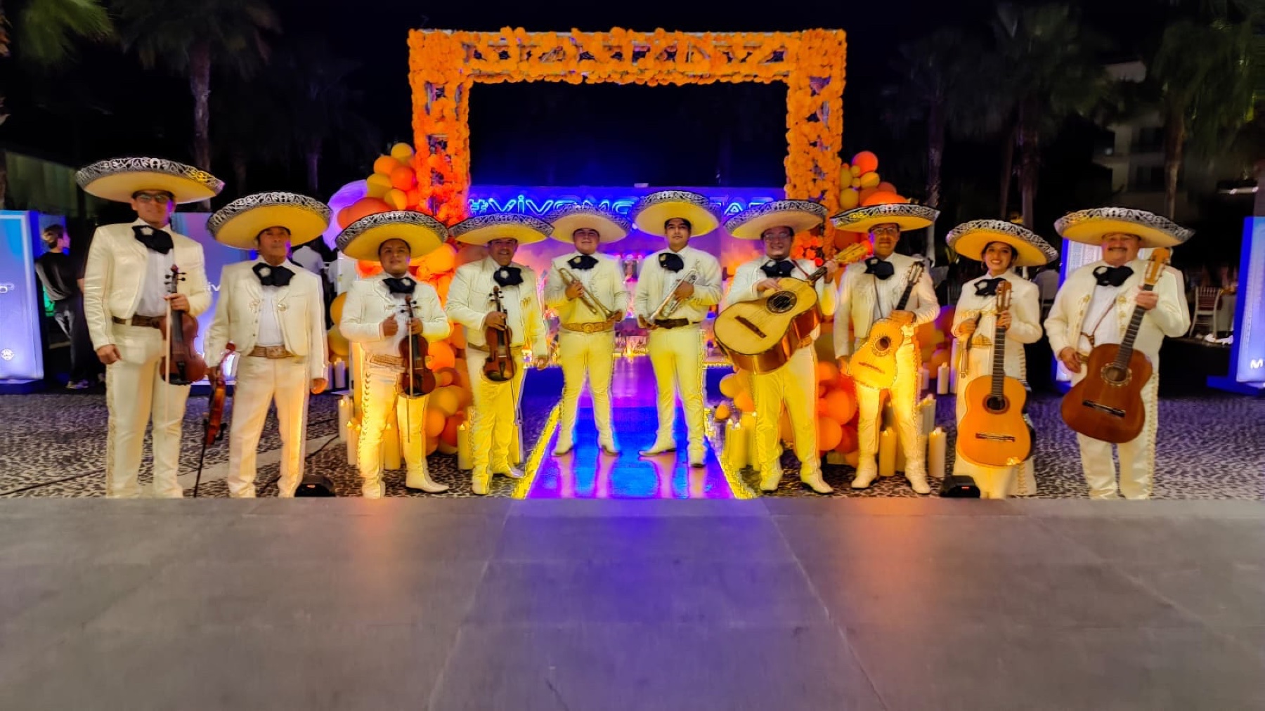Mariachi de gran formato en un hotel