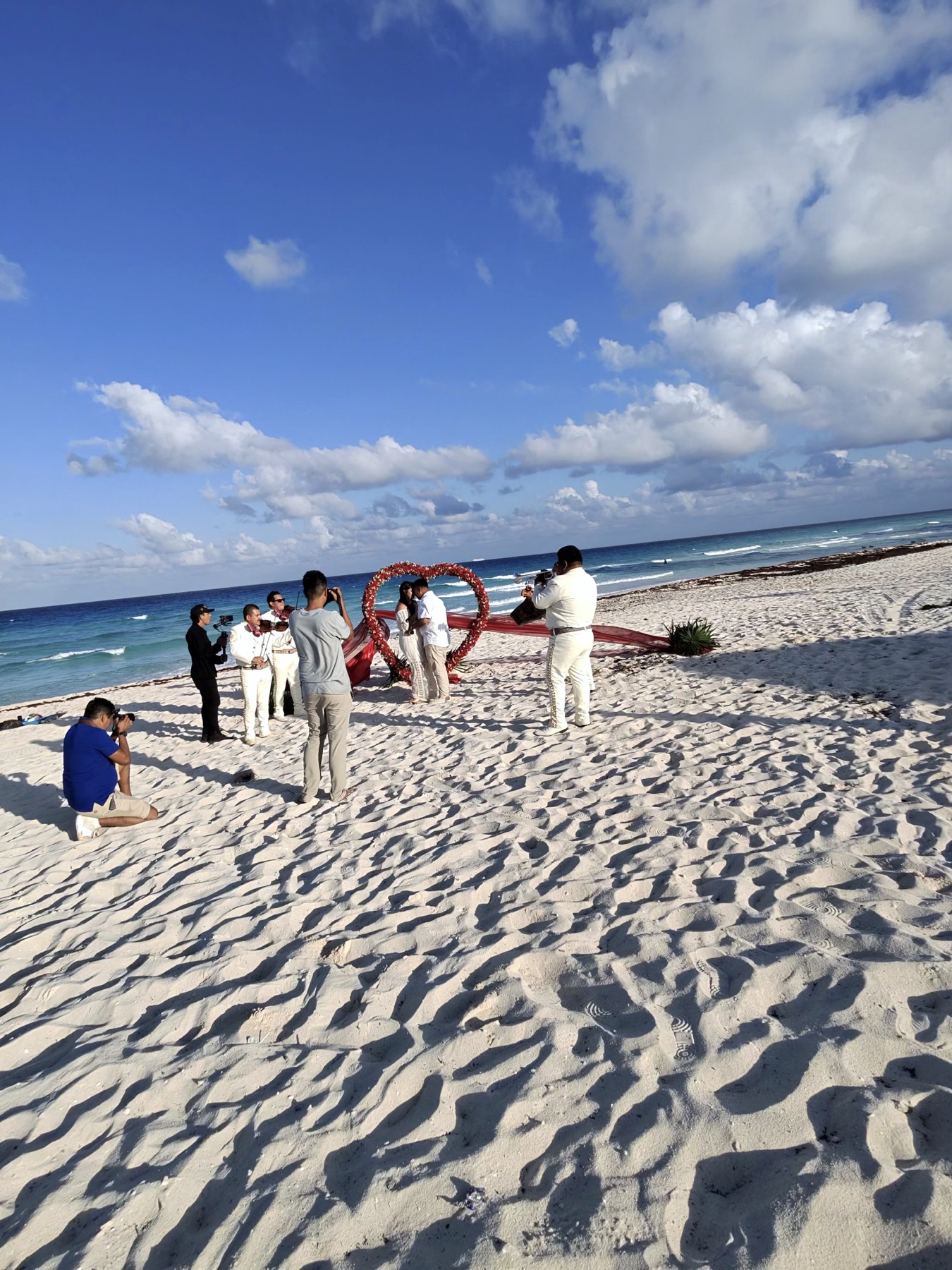 Couple, photographer and mariachi during the final session