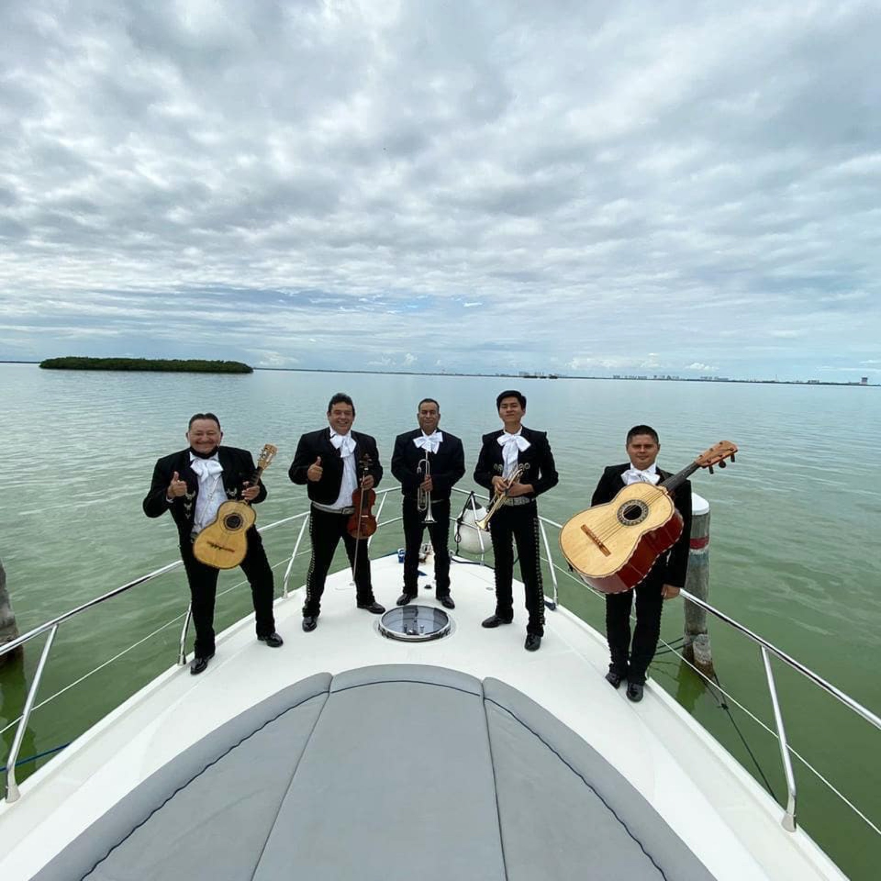 Mariachi Gran Reserva aboard a yacht